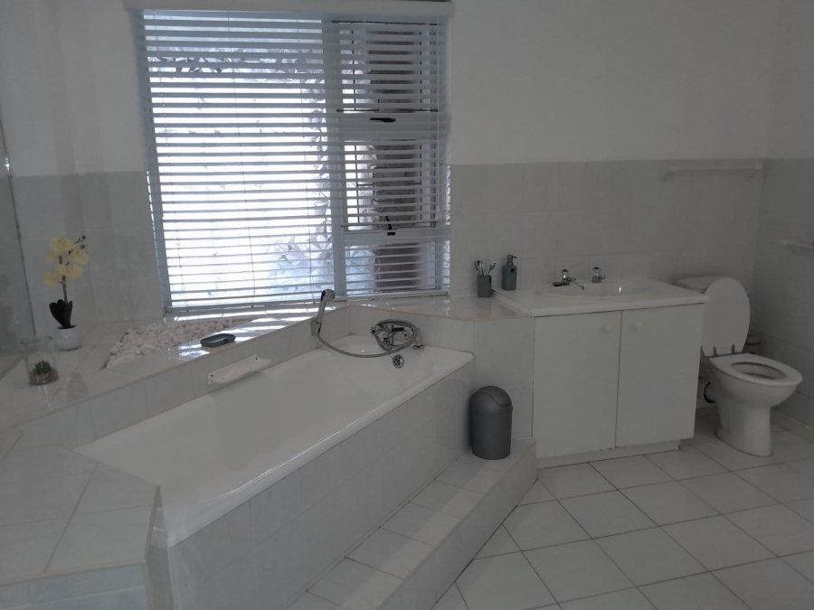 To Let 3 Bedroom Property for Rent in Summerstrand Eastern Cape